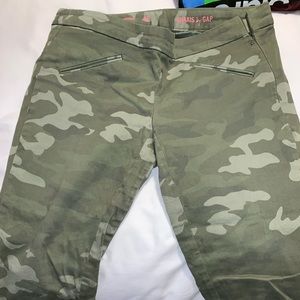 CAMO GIRL KHAKIS